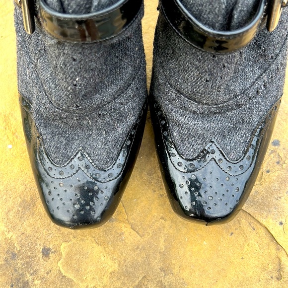 UEC Stuart Weitzman size 6 1/2 black black heels - Picture 2 of 9